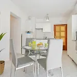 Appartement Cozy In With Kitchen Rabac