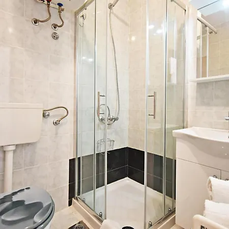 Cozy In With Kitchen Apartment Rabac