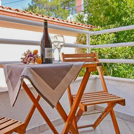 Apartment Cozy In With Kitchen