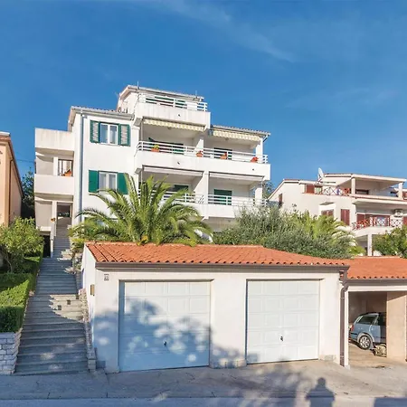 Apartment Cozy In With Kitchen