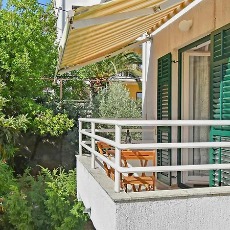 Cozy In With Kitchen Apartment Rabac