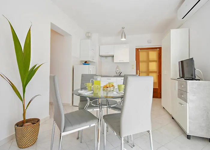 Appartement Cozy In With Kitchen Rabac