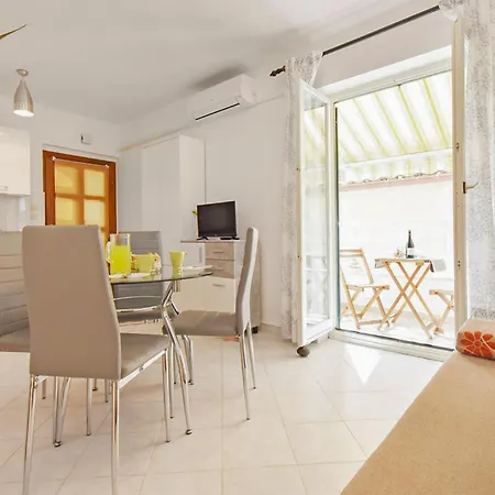 Apartment Cozy In With Kitchen